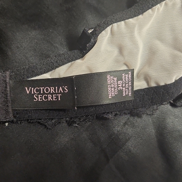 Victoria secret push up bra - Picture 3 of 4